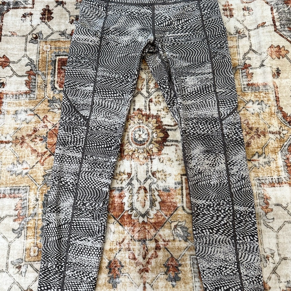 Lululemon Wunder Under Snakeskin jacquard high rise Leggings size 4-6